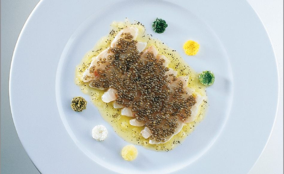 Blanc de bar en fines tranches marinées, citron – caviar osciètre par Alain Ducasse