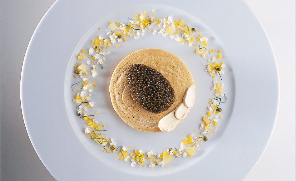 Caviar osciètre impérial d’iran, blinis au sarrasin par Alain Ducasse