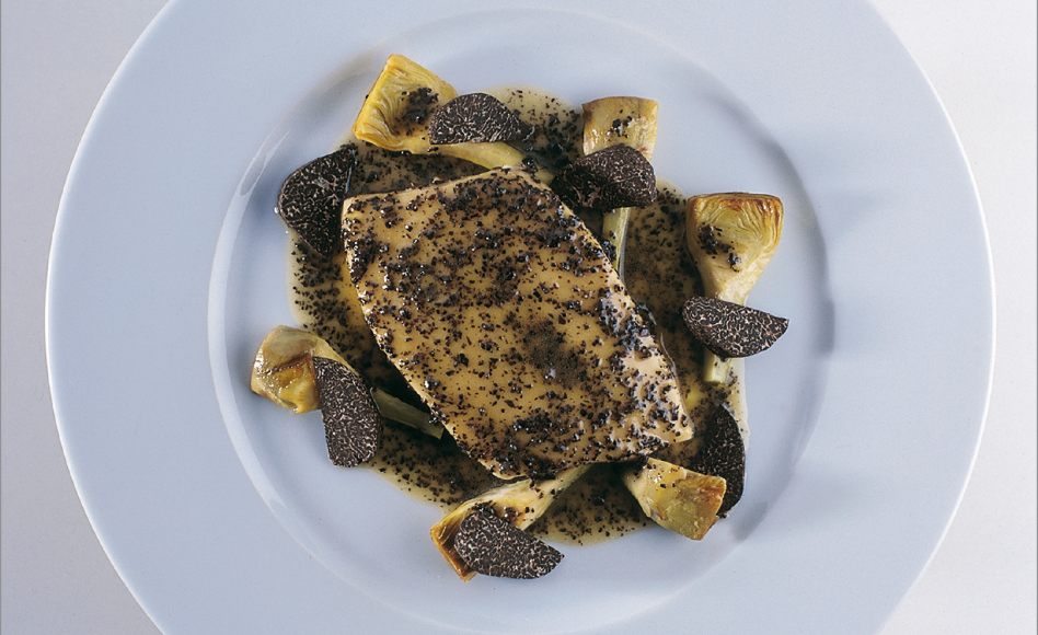Grosse sole côtière cuite au plat, truffes – artichauts