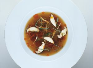 Crevettes grises en bouillon thaï par Alain Ducasse