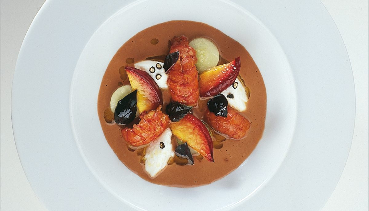 Recette de Bisque glacée aux écrevisses « pattes rouges » garnie de pêches jaunes mi