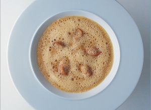 Oursins de bretagne en soupe crémeuse par Alain Ducasse