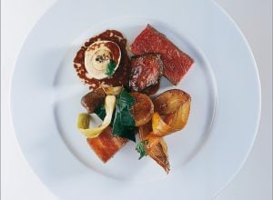 Côte de bœuf de chalosse à la ficelle, vrai jus, gros légumes d’hiver par Alain Ducasse