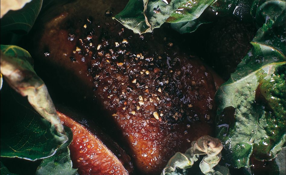 Foie gras de canard des landes cuit en feuilles de figuier, vieux vinaigre, poivre noir