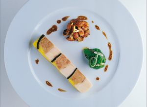 Volaille de bresse en gelée à la truffe noire et au foie gras par Alain Ducasse