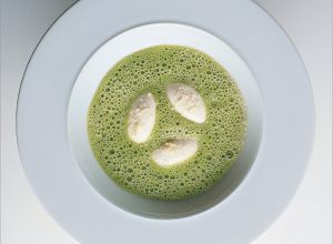 Crème de brocoli en cappuccino par Alain Ducasse