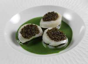 Velouté de cresson, Saint-Jacques, caviar