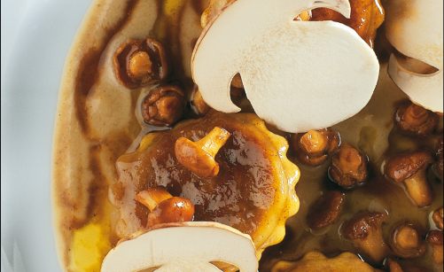 Ravioli de cepes moelleux et croustillants girolles un fin veloute pour les saucer