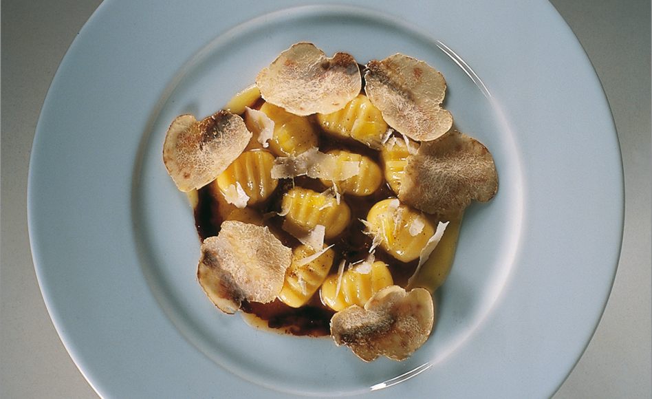 Gnocchi de pomme de terre mona lisa à la truffe blanche d’alba par Alain Ducasse