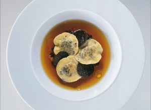 Ravioli de foie gras aux truffes noires par Alain Ducasse