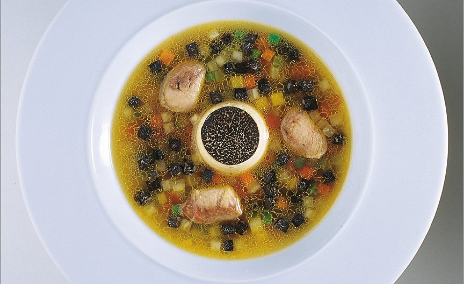 Soupe de légumes de provence aux truffes noires par Alain Ducasse
