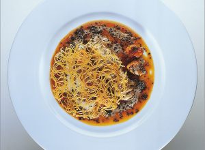 Fines pâtes crousti – moelleuses, ris de veau au jus de truffe par Alain Ducasse