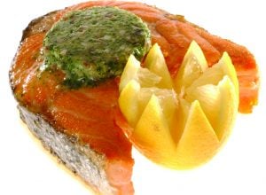 Darne de saumon grillée, beurre maître d’hôtel