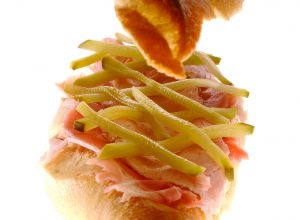 Sandwich à la parisienne, "beurre jambon cornichon" par Alain Ducasse