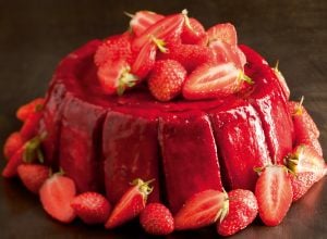 Charlotte aux fraises par l'Ecole de Cuisine Alain Ducasse