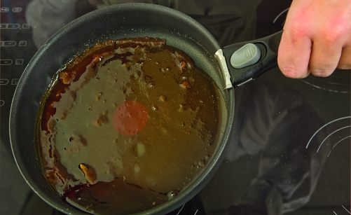 Nettoyer casserole caramel brule