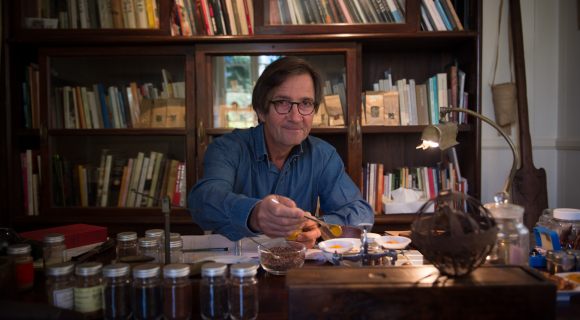 Olivier Roellinger : des étoiles aux épices, parcours d’un chef étonnant