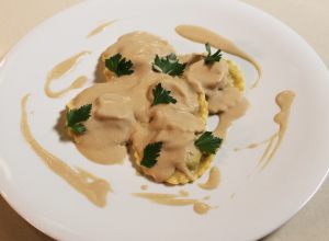 Ravioles au foie gras et sauce aux champignons