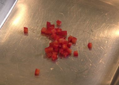 Tailler un poivron (avec peau) en brunoise