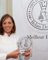 Claire Heitzler, la chef pâtissière du restaurant Lasserre, de nouveau élue « meilleur pâtissier de l'année »
