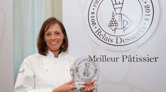 Claire Heitzler, la chef pâtissière du restaurant Lasserre, de nouveau élue « meilleur pâtissier de l'année »