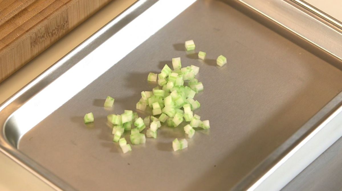 Technique De Tailler Une Brunoise De Celeri Branche Glossaire Culinaire Academie Du Gout