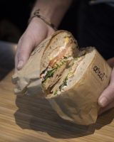 Chez Bagnard, goûtez au pan bagnat en toute liberté