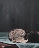 La truffe noire, produit fétiche des gourmets pour Noël