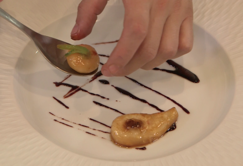 Nettoyer et assaisonner du foie gras frais - La recette illustrée -  Meilleur du Chef