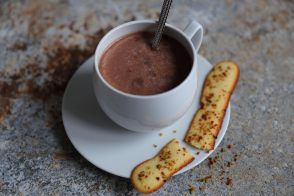 Chocolat chaud praliné, langues de chat géantes