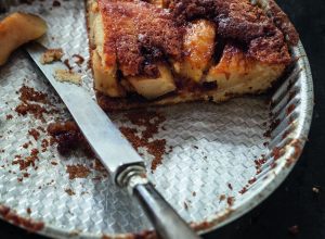 La tarte aux pommes d’antoinette et bruno par Julie Andrieu