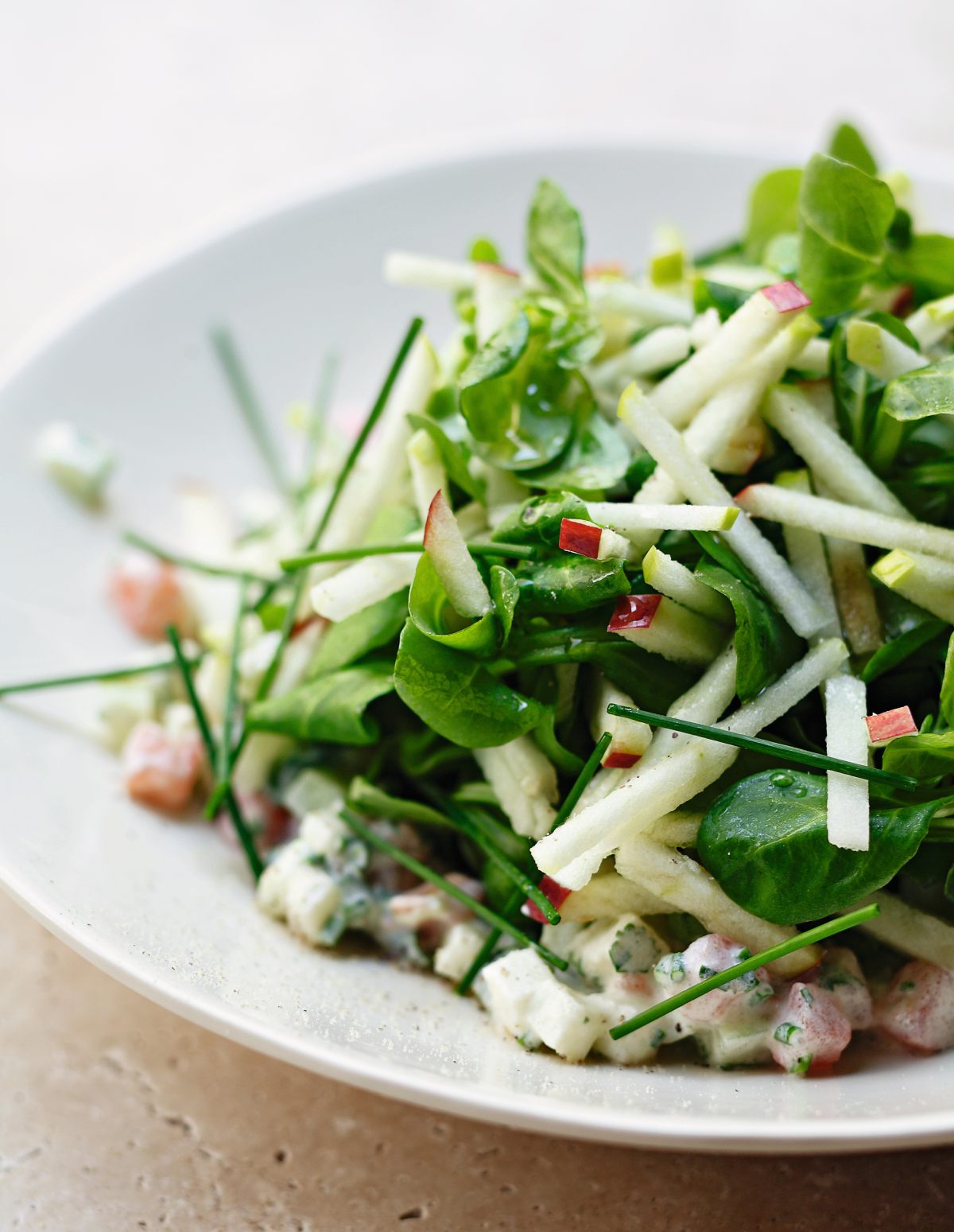 Recette de salade de mâche aux pommes fruits, condiment par