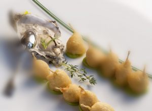 Recette de tempura de cuisses de grenouilles et tartare d'huîtres aux cèpes par Georges Blanc