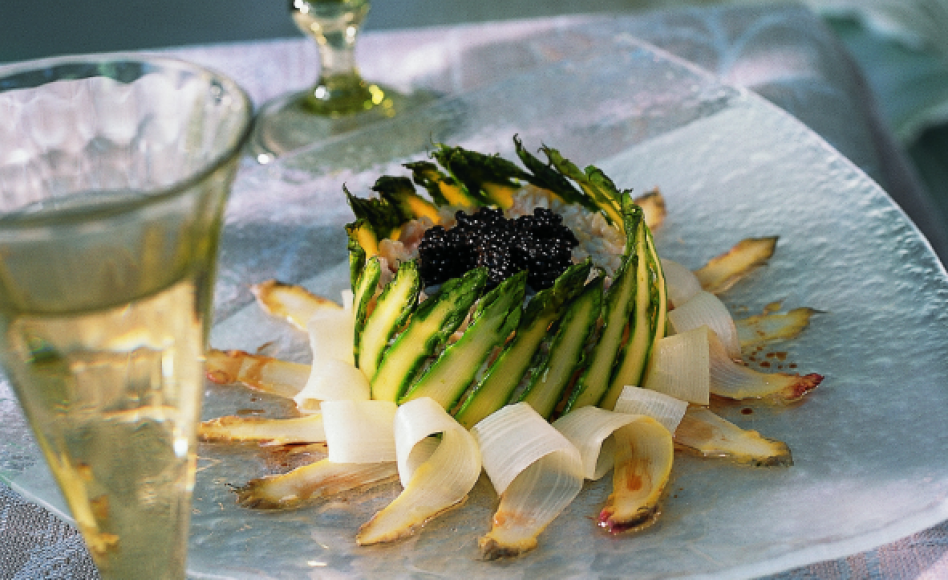 Recette de chartreuse d'asperges et sa rillettes d'araignée de mer au caviar par Georges Blanc