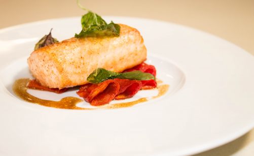 Recette De Saumon Tomates Confites Beurre Acidule Par Alain Ducasse