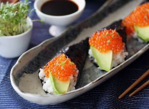 Temaki sushi aux oeufs de truite