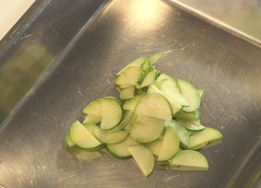 Technique émincer une courgette violon