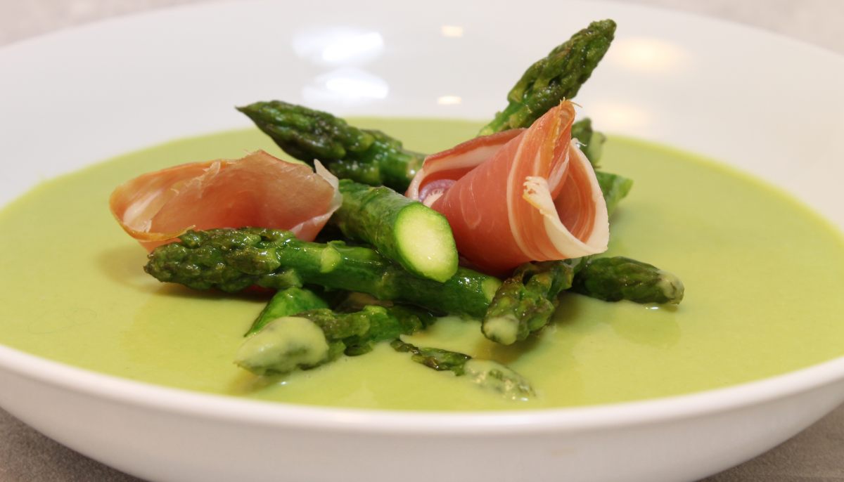 Recette de Soupe d'asperges, mozzarella et copeaux de jambon par Alain ...
