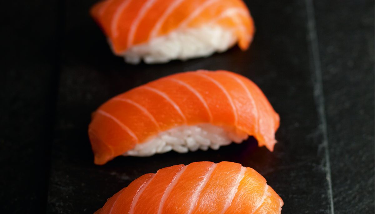 Recette de Sushi au saumon par École De Cuisine Alain Ducasse - Académie du  Goût