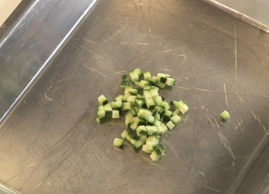 Technique pour tailler une courgette en brunoise