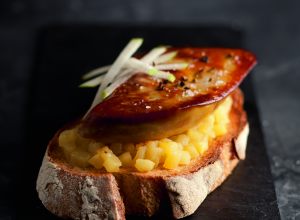 Tartines de foie gras poêlé aux pommes par Alain Ducasse