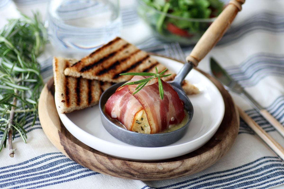 Recette de fromage de chèvre grillé au lard