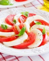 5 façons de réinventer la salade tomate-mozza