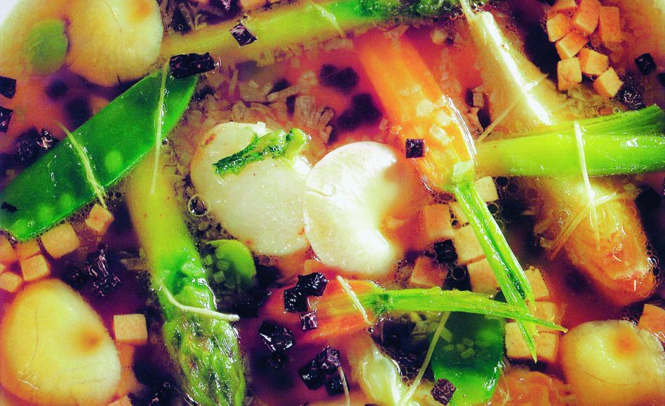 Soupe de légumes, foie gras et truffe par Joël Robuchon