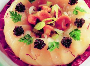 Salade de noix de saint-jacques aux girolles et caviar par Joël Robuchon