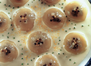 étuvée de noix de saint-jacques au caviar par Joël Robuchon
