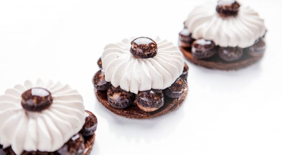 "Les Parisiennes" : Cédric Grolet révise ses classiques au Meurice