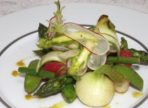 Recette de légumes d'été cuits et crus à peine épicés par Alain Ducasse