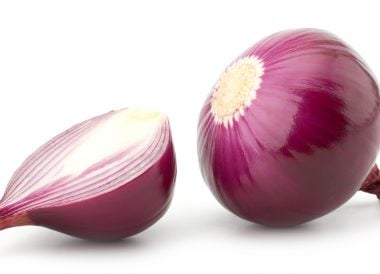 Tailler un oignon en pétales