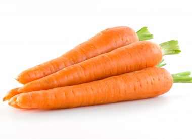 Tailler une carotte en paysanne